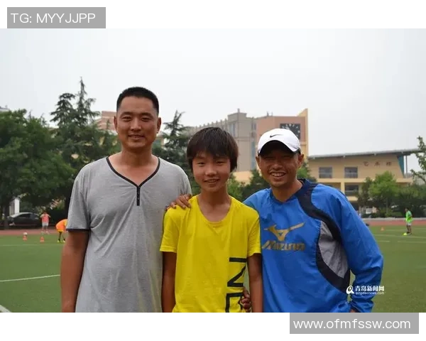 张秀英独家分享足球心得与技巧探讨助你提升球技与战术理解